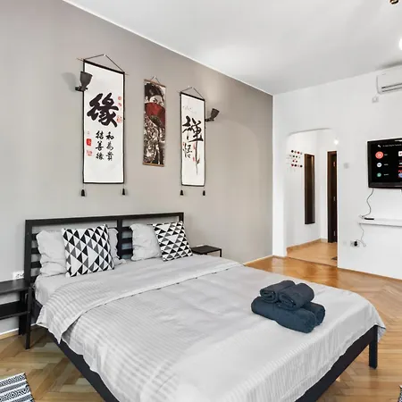 Old Town Studio City Center 23a Apartment