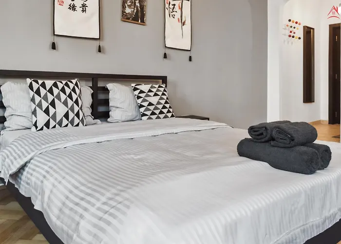 Old Town Center 23a * بوخارست